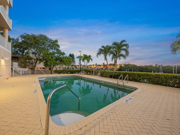 Canal-Front Siesta Key Penthouse With Rooftop Terrace