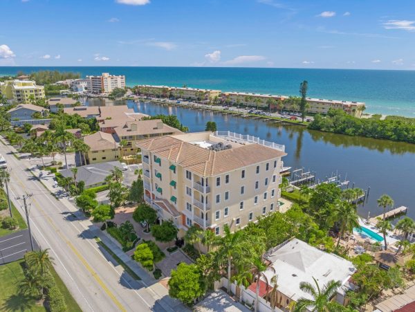 Canal-Front Siesta Key Penthouse With Rooftop Terrace