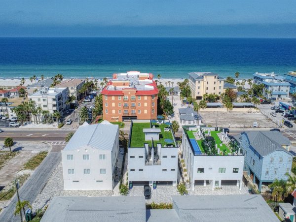 Luxury Beach Condo With Rooftop Deck in Indian Rocks Beach