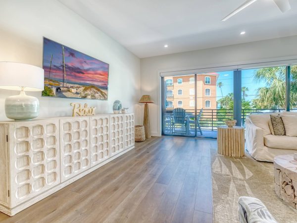 Luxury Beach Condo With Rooftop Deck in Indian Rocks Beach