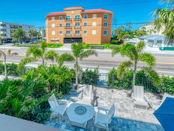 Luxury Beach Condo With Rooftop Deck in Indian Rocks Beach