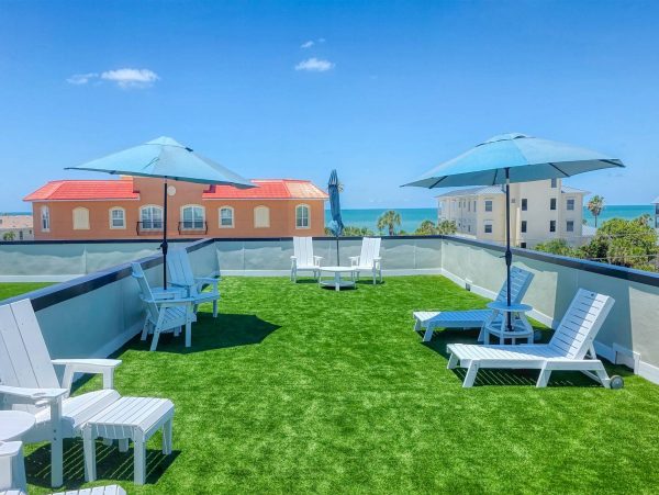 Luxury Beach Condo With Rooftop Deck in Indian Rocks Beach