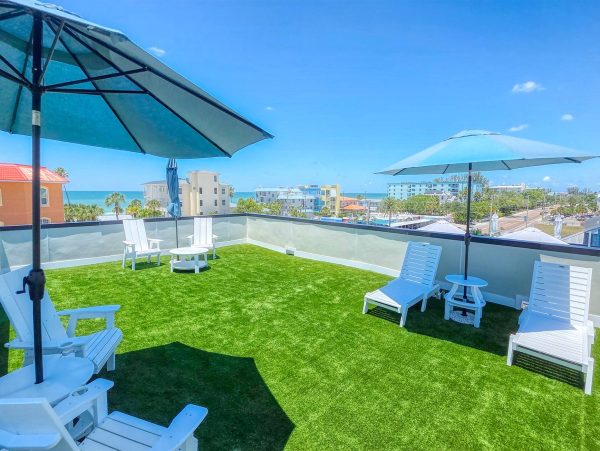 Luxury Beach Condo With Rooftop Deck in Indian Rocks Beach