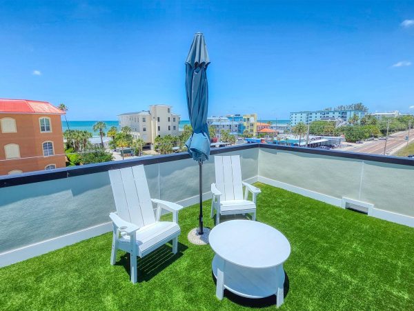 Luxury Beach Condo With Rooftop Deck in Indian Rocks Beach