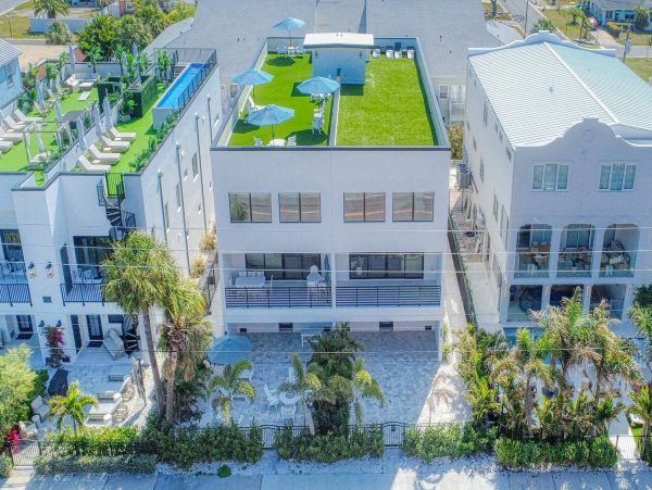 Luxury Beach Condo With Rooftop Deck in Indian Rocks Beach