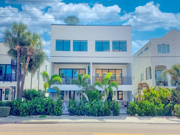 Luxury Beach Condo With Rooftop Deck in Indian Rocks Beach