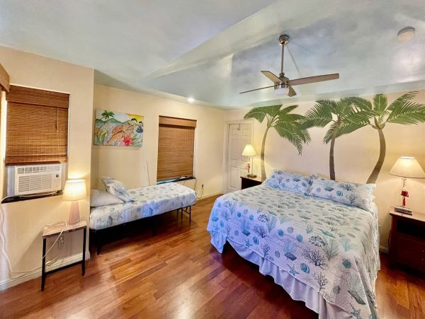 Beachfront Four-Bedroom Home With Spa in Kailua-Kona