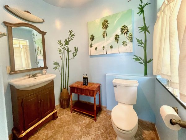 Beachfront Four-Bedroom Home With Spa in Kailua-Kona