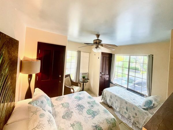 Beachfront Four-Bedroom Home With Spa in Kailua-Kona