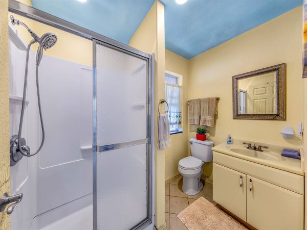 Beachfront Four-Bedroom Home With Spa in Kailua-Kona
