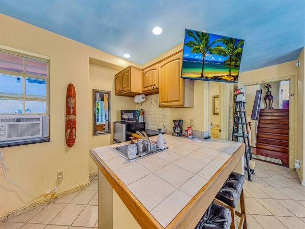 Beachfront Four-Bedroom Home With Spa in Kailua-Kona