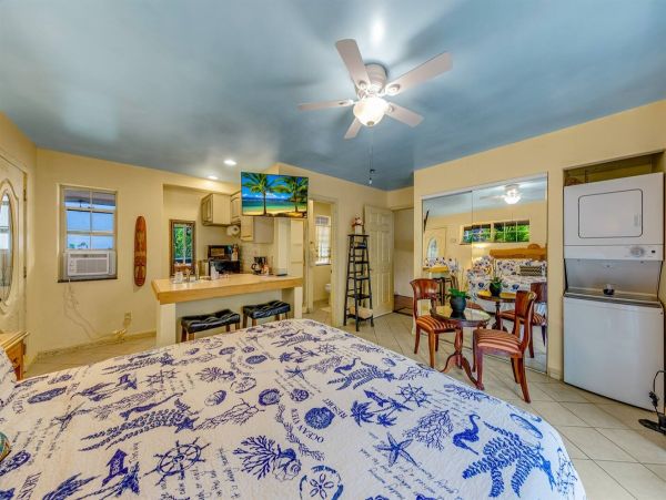 Beachfront Four-Bedroom Home With Spa in Kailua-Kona