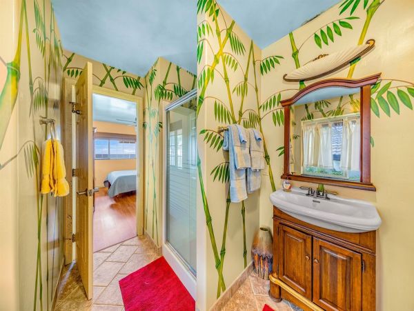 Beachfront Four-Bedroom Home With Spa in Kailua-Kona