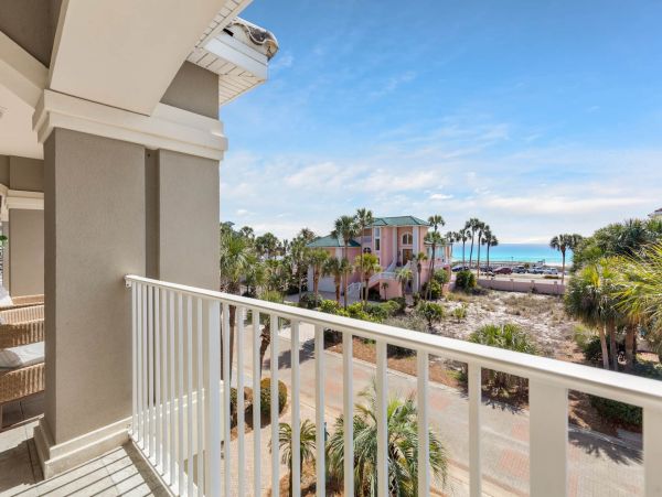 Luxury Beach House with Private Pool & Beach Access