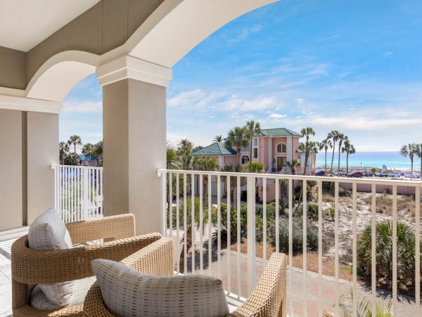 Luxury Beach House with Private Pool & Beach Access