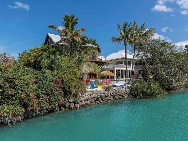 Private Beach Retreat With Three Pools in Marathon