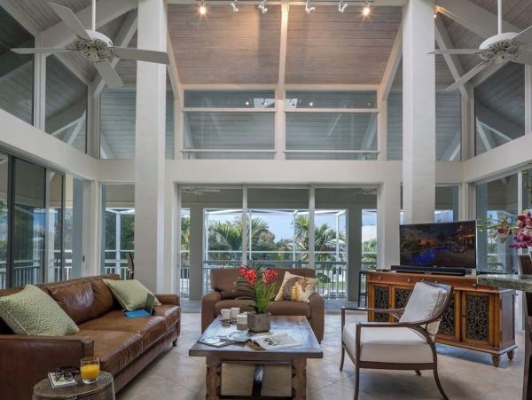Private Beach Retreat With Three Pools in Marathon
