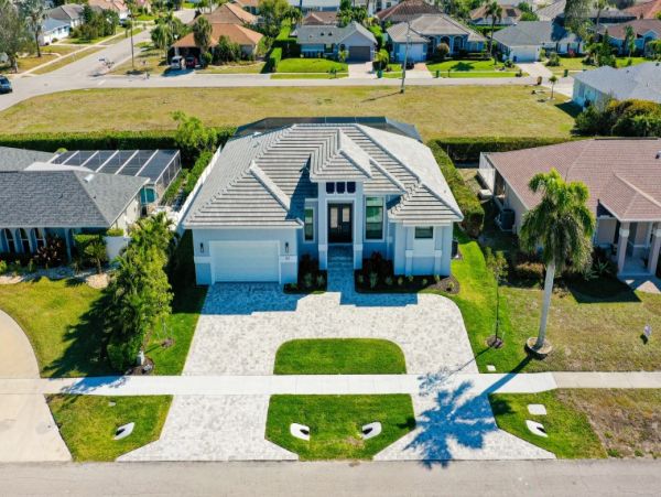 Marco Island Luxury Vacation Rental – Private Pool & Modern Comforts
