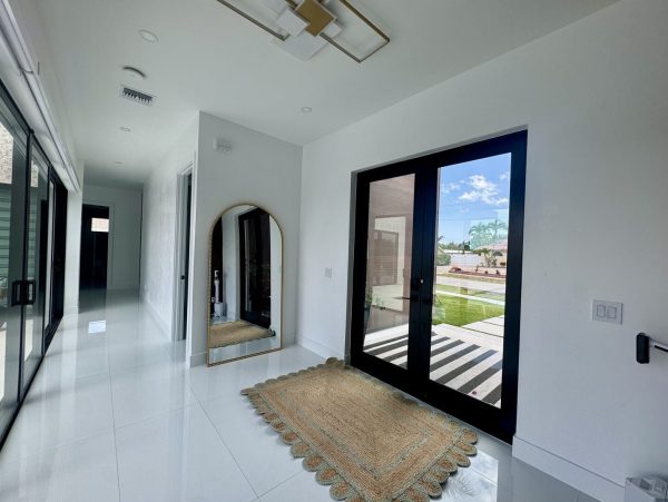 Marco Island Luxury Vacation Rental – Private Pool & Modern Elegance