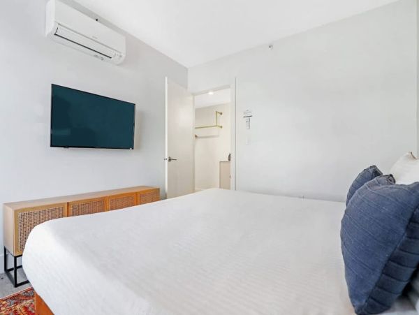 Two-Bedroom Miami Beach Apartment Near the Ocean