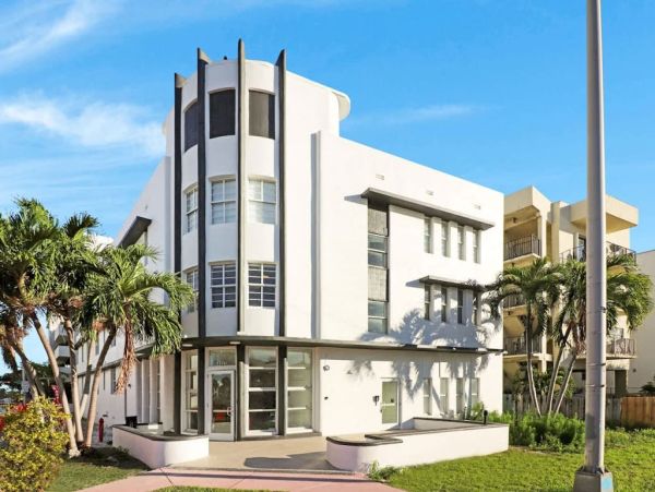 Two-Bedroom Miami Beach Apartment Near the Ocean