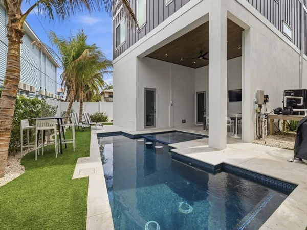Anna Maria Island  Beach Luxury Vacation Rental -  Steps to Beach