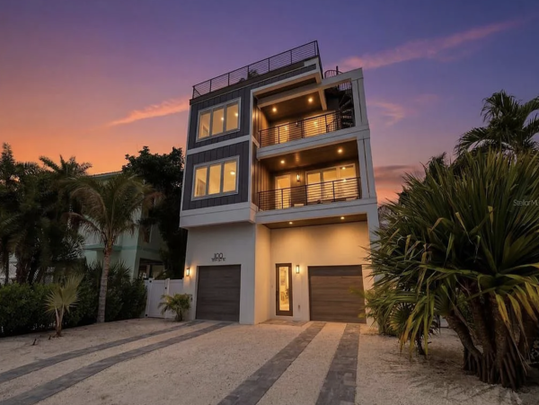 Anna Maria Island  Beach Luxury Vacation Rental -  Steps to Beach