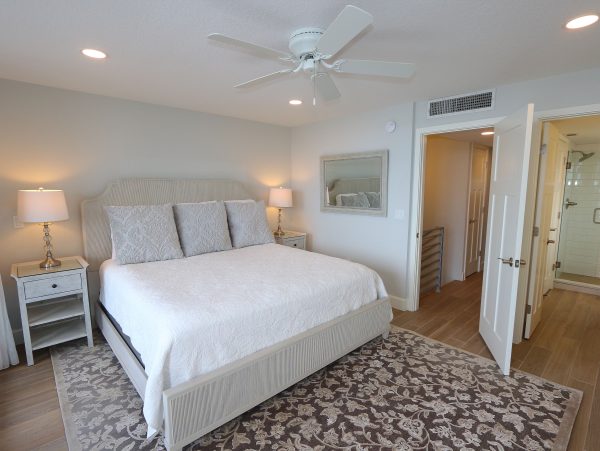 Beachfront Longboat Key Condo With Gulf Views