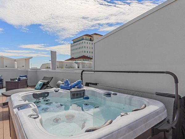 Sarasota Townhome With Private Rooftop Hot Tub