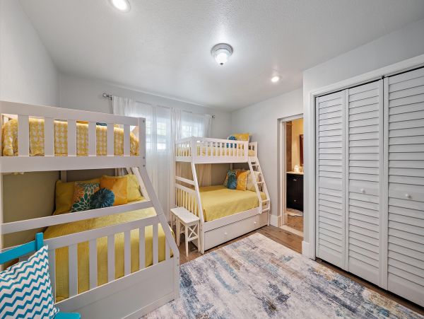 Longboat Key Canal-Front Home With Private Heated Pool