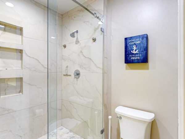 Naples Three-Bedroom Condo With Pool Views 4 Min Walk to Beach NEW ARRIVAL