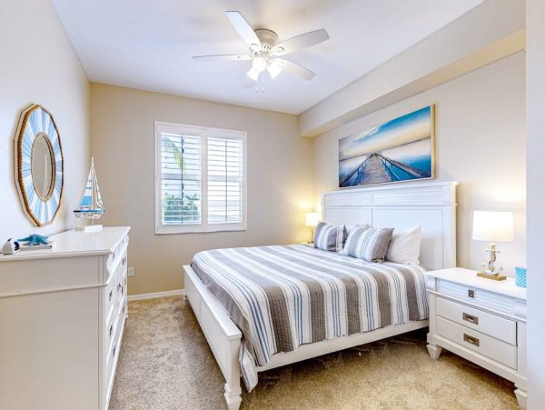 Naples Three-Bedroom Condo With Pool Views 4 Min Walk to Beach NEW ARRIVAL