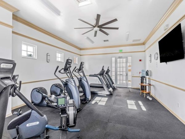 Naples Three-Bedroom Condo With Pool Views 4 Min Walk to Beach NEW ARRIVAL