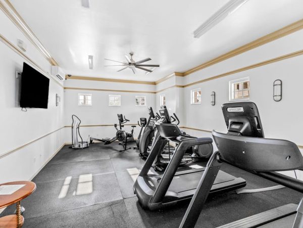 Naples Three-Bedroom Condo With Pool Views 4 Min Walk to Beach NEW ARRIVAL
