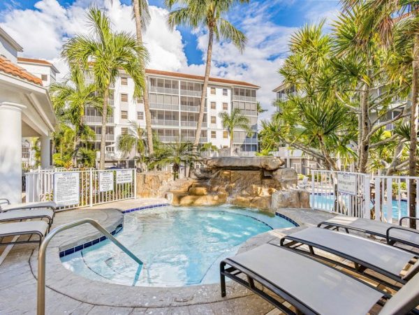 Naples Three-Bedroom Condo With Pool Views 4 Min Walk to Beach NEW ARRIVAL