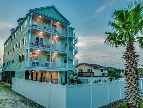 North Myrtle Beach Group Home With Private Pool & Spa