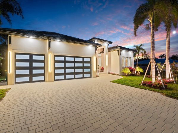 Luxury Naples Five Bedroom Vacation Home Pool Close to Beaches