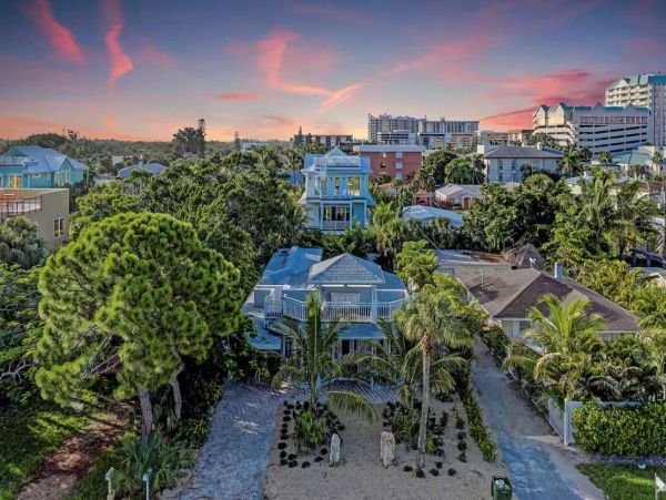 Lido Key Four Bedroom Stroll To Beaches - additional view, photo 5