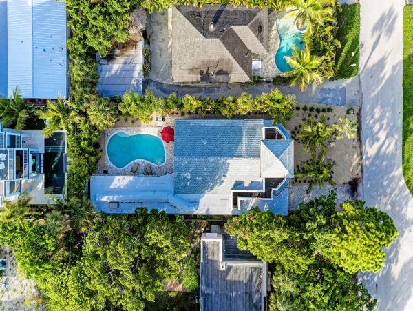 Lido Key Four Bedroom Stroll To Beaches