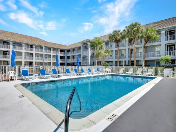 Vacation Condo Walk To Beach Pool Great Location