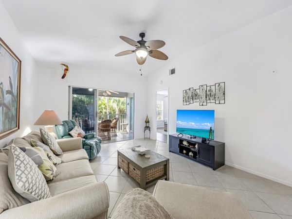 Vacation Condo Walk To Beach Pool Great Location - additional view, photo 4