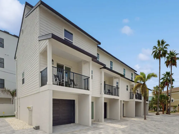 Spacious Treasure Island House Near The Beach Sleeps 24