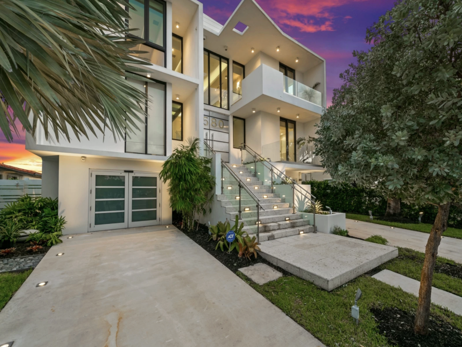 Bayfront  Biscayne Bay Private Estate Vacation Home