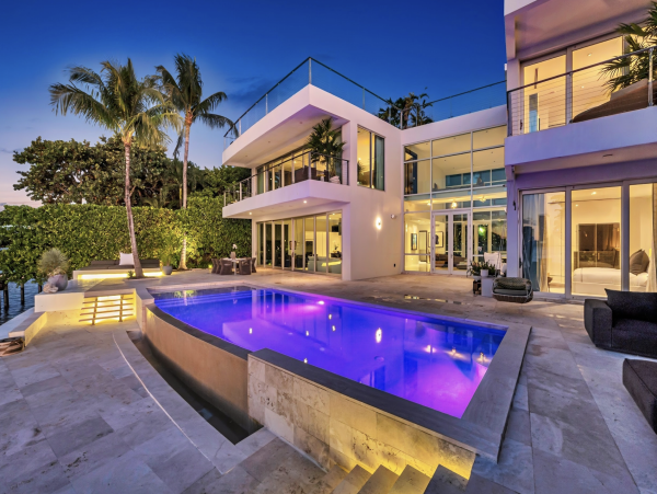 Luxury 6 bedroom Waterfront Villa on Miamis Venitian Island Private Pool Rooftop