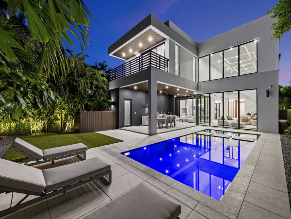 Luxury Miami Pool Estate Home 6 bedrooms