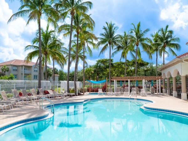 3 Bedroom Ground Floor Condo with Lake Views and Resort Amenities
