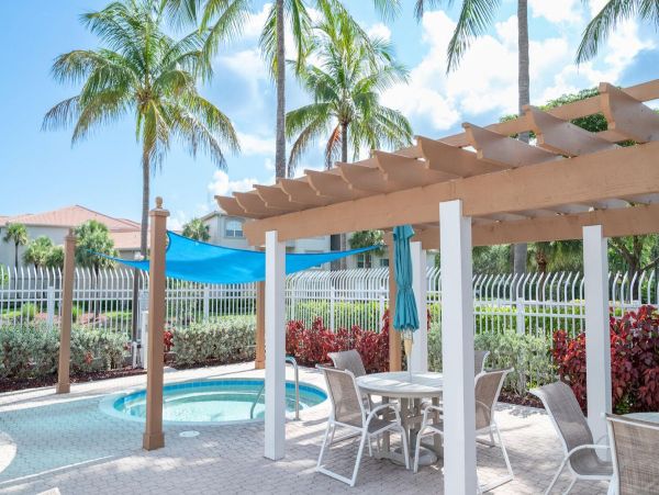 3 Bedroom Ground Floor Condo with Lake Views  and Resort Amenities - additional view, photo 4