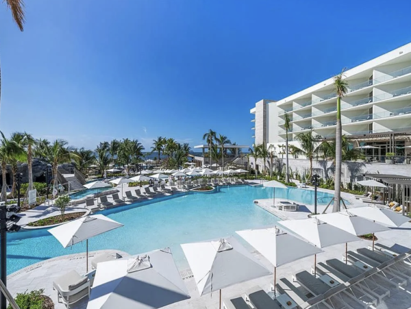 Luxury Longboat Key Close to St Armands Circle Beach Living - additional view, photo 3