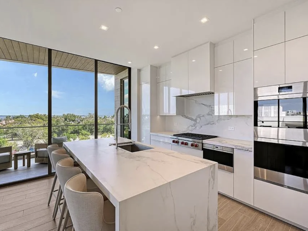 Luxury Longboat Key Close to St Armands Circle Beach Living - additional view, photo 5