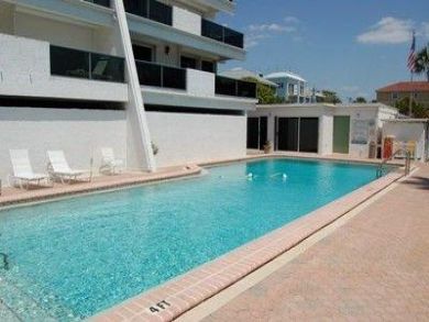A few steps to the beach Anna Maria Island Vacation Condo 26ft Balcony